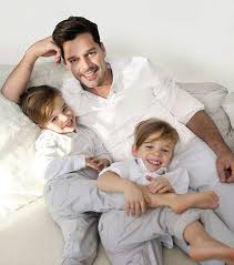 Jun 07, 2021 · ricky martin's daughter is not a fan of his singing. Ricky Martin Ricky Martin Ricky Martin Kids Daddy Daughter Pictures