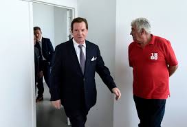 Paul gheysens, le ceo et président de ghelamco, laisse de plus en plus la responsabilité décisionnelle et opérationnelle à ses lieutenants directs, tels jeroen van der toolen. Investeerder Paul Gheysens 63 Over Zijn Grote Ambities Met Het Nieuwsblad Mobile