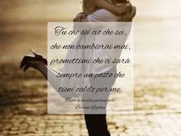 E allora si, abbracciame cchiù forte pecchè po' chi se ne fotte si tutt 'o tiempo ca è passato è tiempo perzo o si dimane nun esiste niente cchiù abbraccieme stanotte, nun me voglio arricurdà e tutte 'e vote ca t'aggie sunnate, ca me scetave ma nun stive 'ccà quanti cose se pensano a vote primm' 'e putè di. Frasi Di Canzoni D Amore 120 Pensieri Da Dedicare A Chi Ami Aforismi E Citazioni