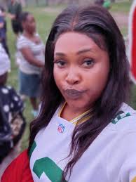 Ali busy kubanja zoti ndi oyimba tidayiwalako. Kenako akamabwera kuti  ayambe kutulutsa nyimbo azizati a Malawi ndikhululukireni munthu ine banja  ndinalitengera kwambiri ndikupanga regret.