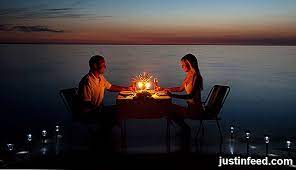 Man and woman holding glasses of whine. 13 Idee Per La Data Della Cena Molto Romantica Per Due It Justinfeed Com