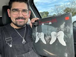 Visited Nashville & of course had to get pics of where Martin & Fletch  visited in 101, unfortunately the (Ernest Tubb) record shop where they buy  cassettes is no longer open.