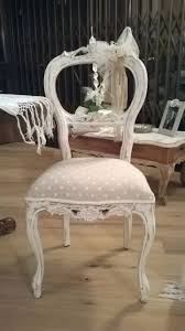 I pochi metri quadrati del tuo monolocale o bilocale non ti permettono di creare un salotto ma non vuoi rinunciare al benessere che ti da una poltrona ed inoltre a poterti dare alla lettura. Sedie Shabby Cerca Con Google Sedia Shabby Sedie Shabby Chic Sedie