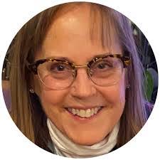 Kim Earp's Instagram, Twitter & Facebook