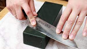 Berikut cara mudah mengasah pisau untuk memasak di rumah. Jangan Asal Ini Cara Dan Teknik Yang Benar Mengasah Pisau Agar Tajam Sekaligus Tahan Lama Tribunstyle Com
