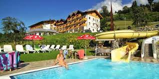 Ein familienhotel in kärnten dient eltern und deren kindern als idealer startpunkt für einen bekanntester see in kärnten ist sicherlich der wörthersee, der mit mehr als 16 km länge zu den. 60 Familienhotels In Karnten Finden Kinderhotel Info
