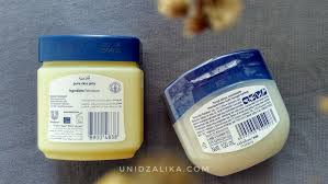 Oleskan secara halus dan merata pada siang hari dibagian wajah untuk semua jenis kulit. Uni Dzalika Perbedaan Vaseline Petroleum Jelly Arab Dan Vaseline Repairing Jelly