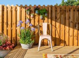 3 Conseils Pour Amenager Un Coin Detente Dans Son Jardin Panneau Bois Jardin Panneau Bois Cloture Jardin Bois