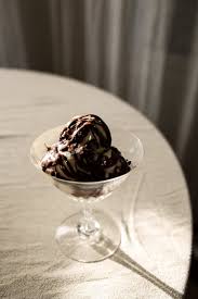 3-Ingredient Hot Fudge Sauce: Chocolate Chips, Butter, Cream