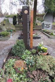 Aber die abgabe einer steuererklärung kann sich durchaus lohnen. Holz Trifft Stein Elke Bader Grabkreuz Steinmetz Gedenksteine
