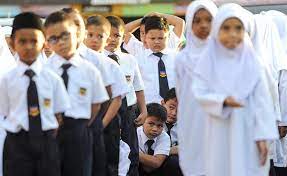 Karangan budak sekolah rendah came across the following essay in my friend's blog (check anyway, here's the hilarious karangan budak sekolah rendah reproduced with syamil's permission. Garis Panduan Potongan Rambut Pelajar Sekolah Azhan Co