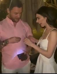 Sinan akçıl ve burcu kıratlı'nın evlilikleri büyük bir sürpriz olmuştu herkese. Sinan Akcil Ile Burcu Kiratli Yeniden Mi Evleniyor Akcil Dan Kiratli Ya Tektas Yuzuk