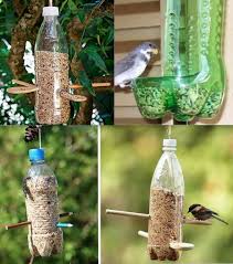 Mangeoire economique qui permet d'avoir plusieurs jours d'alimentation pour vos oiseaux, l'oiseau est obligé de prendre 1 graine à la fois, ce qui permet une hygiène parfaite. Faire Une Mangeoire Et Un Nichoir Pour Oiseaux