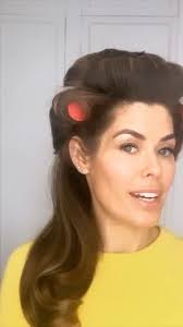 Happy Friday.. Sharing a heated rollers tutorial with you in time for the  weekend … this is super easy and takes no more than 5 minutes