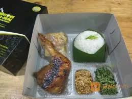 Kami telah berkeluarga dengan dikarunia 2 orang anak. Mau Tahu Kenapa Dinamakan Nasi Box Warung Makan Dan Catering Warung Q Neng