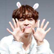 김우진 april 8, 1997 (age 24) he is a former sm entertainment trainee for a year where he used to train with nct members. Bear Penguin é‡'å®‡çê¹€ìš°ì§„ è‡ºç£ç²‰çµ²ç«™ Startpagina Facebook
