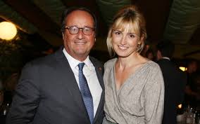 Élie semoun (born élie semhoun on 16 october 1963) is a french comedian, actor, director, writer and singer. Julie Gayet Fait Taire Les Rumeurs D Infidelite De Juliette Gernez Shotoe