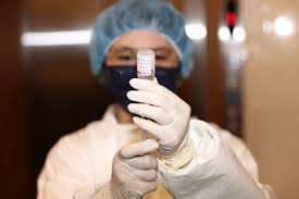 麻腮风三联疫苗（英語：measles mumps and rubella vaccine, mmr），港澳台译为麻疹腮腺炎德國麻疹混合疫苗，，大陆简稱麻腮风疫苗，是预防麻疹、腮腺炎、风疹（德國麻疹）的疫苗，由三種疾病病毒的活性減毒性病毒混合而成，是以注射的方式施打疫苗。 Pt 2ls7 Ibke M