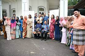 We hope you will consider joining us in our mission to build excellence in public service through effective development in planning and. Ribuan Kunjungi Rumah Terbuka Setiausaha Kerajaan Negeri Pulau Pinang Buletin Mutiara