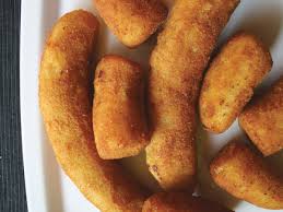 Once the oil is warm, liberally sprinkle in half of brown sugar and wait until the sugar starts to caramelize. Banana A Milanesa Fried Banana In Breadcrumbs Sabor Brasil