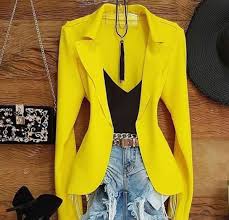 O terninho feminino voltou e a gente te mostra diversas maneiras super descoladas de usar o mas, como os anos 90 estando em alta, outra tendência está voltando: Blazer Terninho Feminino Casaco Feminino Nunca Usado 30995463 Enjoei