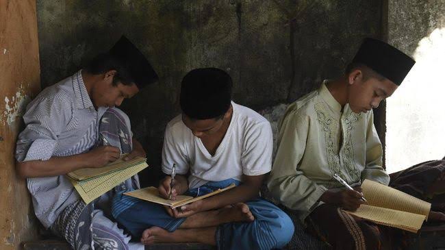 Kitab Kuning dan Tradisi Pesantren