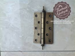 Selain itu tanpa adanya engsel maka pintu tidak akan bisa. Engsel Pintu Kuningan 5inc Rumah Gebyok Jepara Jual Pintu Gebyok Ukir