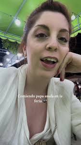 No podía dejar este vídeo sin subir 😂 ¿Sois team papa asada en la feria?  Dejadmelo en comentarios 🌝 #feria #papaasada #probandocomida