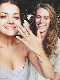 NSW couple choose to live in the bride's childhood CUBBY HOUSE in the  Hunter Valley