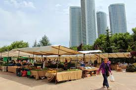 100 yılı aşkın süredir kurulmaya devam eden salı pazarı, i̇stanbul'un en eski pazarlarından biri. Hatay Stadyum Semt Pazari Semt Pazarlari