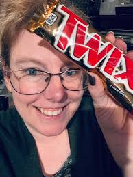 Candy with Cookie Crunch Features