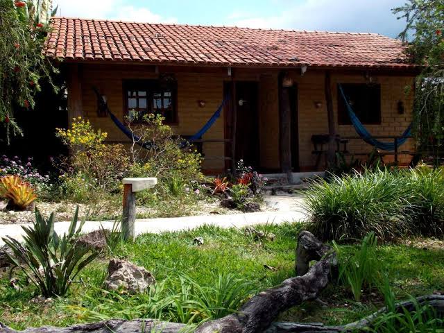 Charme e descanso na Pousada Vila dos Ipês, gerada com IA