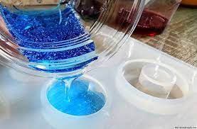 Jan 17, 2019 · if too much gets stuck in a glass jar, using oven mitts or tongs, hold the glass upside down over wax paper and lightly heat the outside of the jar with a torch. Best Epoxy Resin For All Your Projects Guide