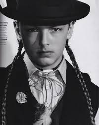 Face Hunter Show: Arena Homme Plus: Buffalo Stance, part 1