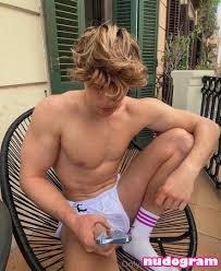 valentin.mehinagic  valsplace Фото з просочення OnlyFans (оголена) 50 -  Nudogram v2.1