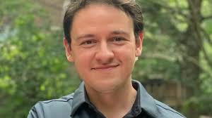 Fundador de una organización sin fines de lucro muere baleado en su casa en  Fairfax