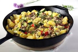 Poelee De Courgettes Et Pommes De Terre A La Viande Hachee Recette En 2020 Manger Sainement Recette Recettes De Cuisine Recette Avec Viande Hachee