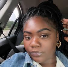 Sexyy Red stepped out in all red with her usual stack of money! 🔥 MORE  LOOKS:  https://theshaderoom.com/listicle/mtv-vmas-2025-red-carpet-best-looks-photos-doja-cat-glorilla-latto/?utm_source=facebook&utm_medium=social  (📸: @gettyimages) #VMAS2025 ...