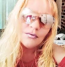 Melanie Edson's Instagram, Twitter & Facebook