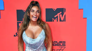 Elettra lamborghini, la finale lunedì 7 giugno 2021 ilary blasi è tornata in onda con la puntata finale della nuova edizione de l'isola dei famosi. Isola Dei Famosi Elettra Lamborghini Guarita Dal Covid In Studio Stasera