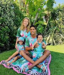 L'euro 2021 début et les joueurs de l'équipe de france peuvent compter sur le soutien de leurs compagnes. Meet Raphael Varane S Wife Camille Tytgat High School Sweetheart Is Qualified Lawyer Daily Star