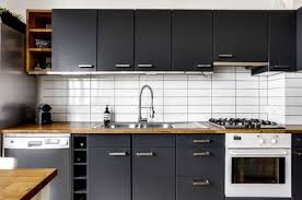 2 tons, 1 000 possibilités ! Cuisine En Noir Et Bois Cote Maison