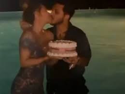 Todo parece indicar que belinda y christian nodal le colocaron punto final a su romance. Christian Nodal Da Pastelazo A Belinda Por Su Cumpleanos El Informador