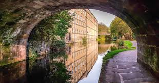 The leeds docks and canal are being modernised.formerly an industrial are the buildings have been spruced up with bars and eateries. Gorgeous Autumnal Photos Show Amazing Colours Along River Aire And Leeds And Liverpool Canal Leeds Live