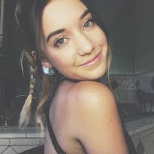 Isabella Curry's Instagram, Twitter & Facebook