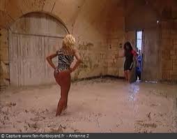 C'est comme ça que l'on peut qualifier le duel dans boue entre pénélope gadoue et camille fèvre. Fort Boyard Lutte Double Lutte Lutte Dans La Boue