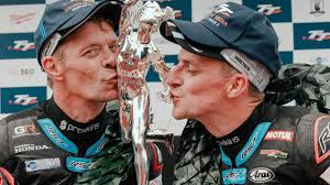 Sidecar racer makes marriage proposal moments after finishing TT