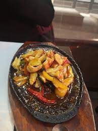 Housekeeping is offered daily and irons/ironing boards can be requested. Poulet Sauce Piquante Picture Of Le Dragon Bleu Sainte Maxime Tripadvisor