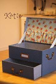 También ha veces se utiliza la cajita del costurero para guardar otras cosas como por ejemplo joyas. 56 Ideas De Costurero De Carton Cajas Decoradas Cajas Manualidades