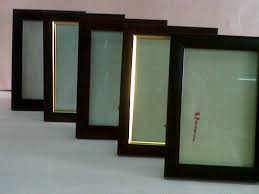 Ada bingkai scrapbook, bingkai foto custom, bingkai untuk lukisan dan kotak mahar, bingkai foto prewedding, foto presiden. Model Frame Foto Minimalis